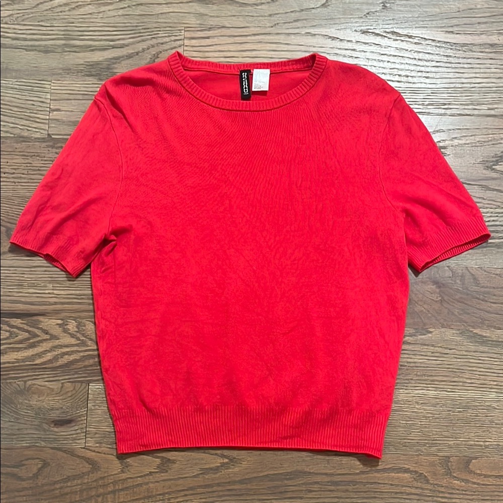 H&M red knit tshirt size S EUC